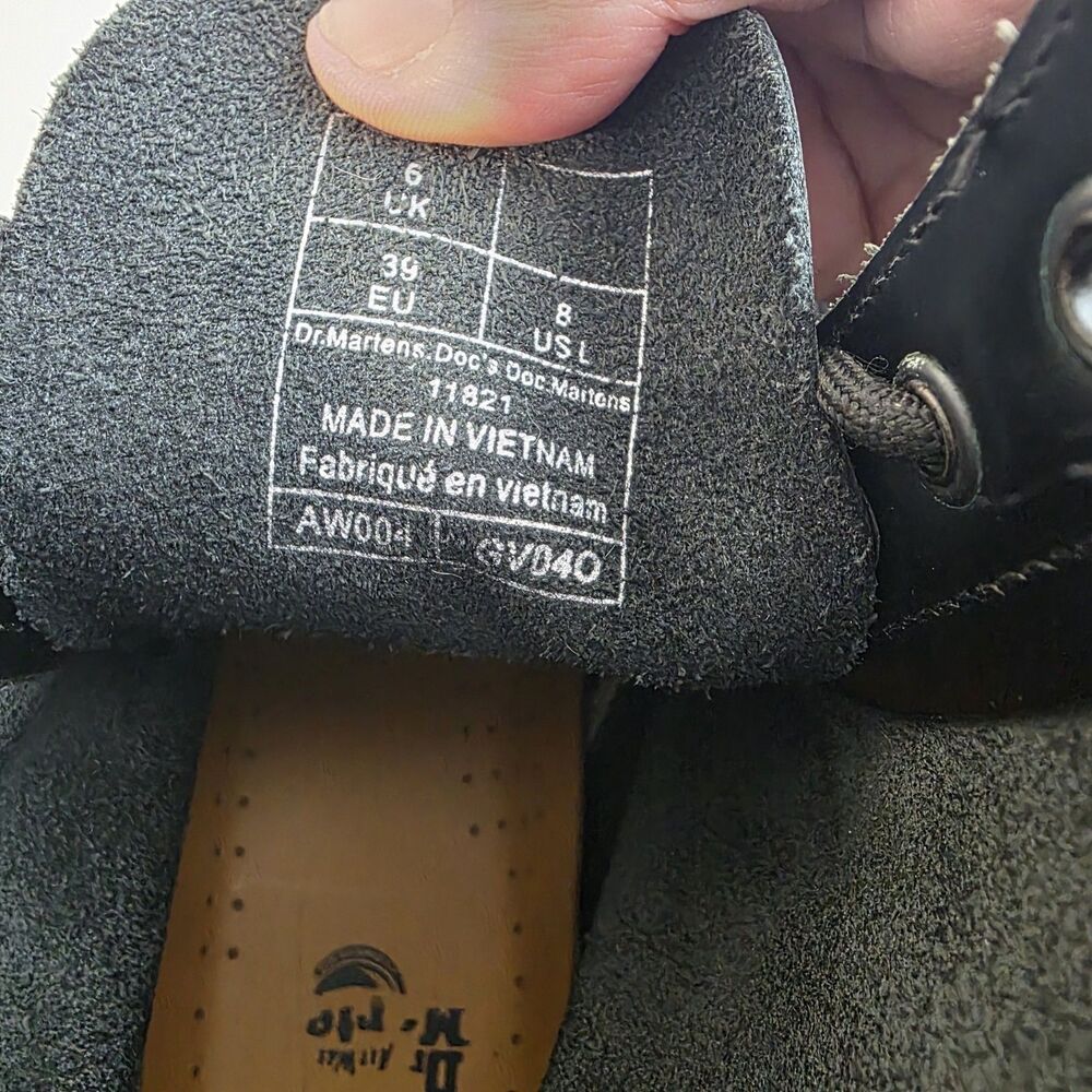 Dr. Martens Womens AirWair Black Leather Classic Combat Style Boots Sz 8 8 Hole - Picture 8 of 8